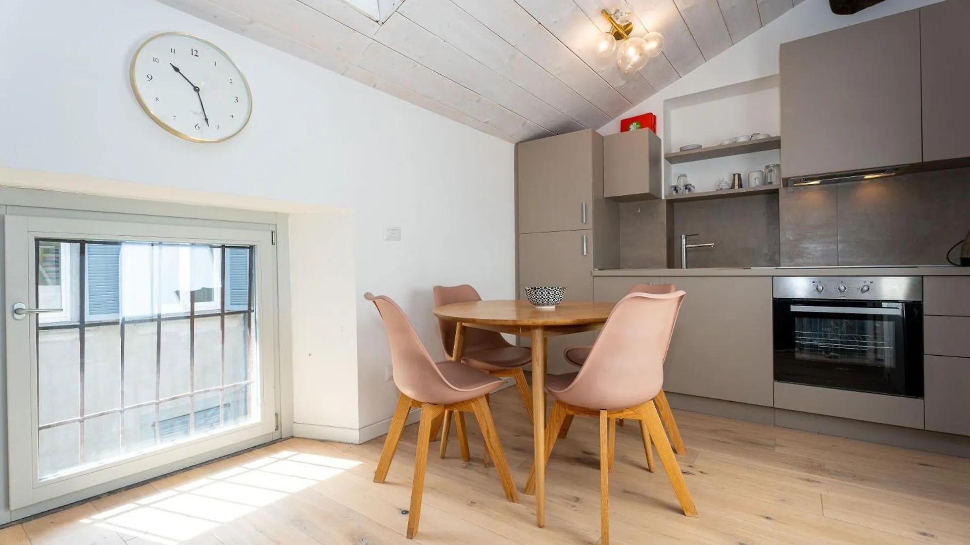 Apartments Vistallihouse Бергамо 0*,